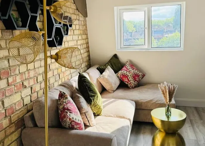 Stylish Two-Story London Retreat