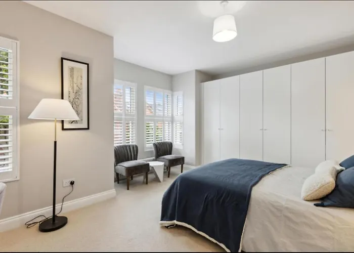 Stylish & Spacious London 4 Beds House