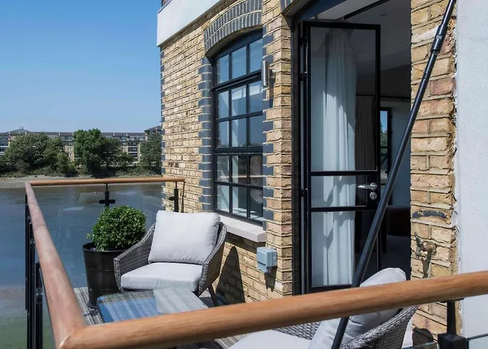 Palace Wharf Apartments