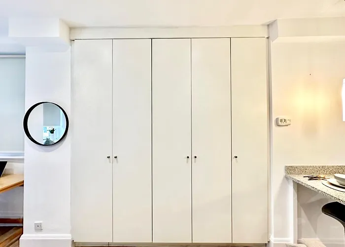 Beautiful Studio Apartment Baker Street