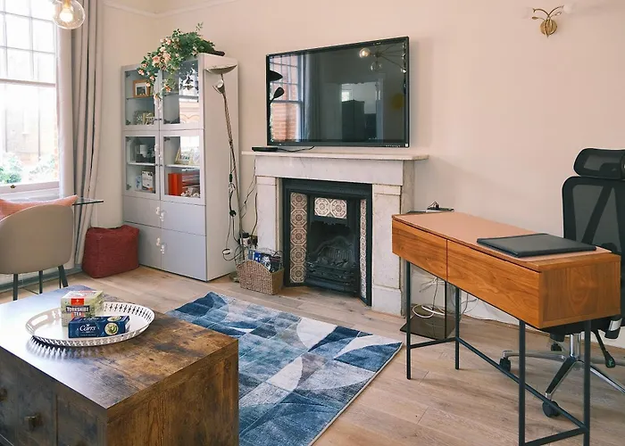 Kensington 1B1B With Sofa Double Bed Max 4 Guests