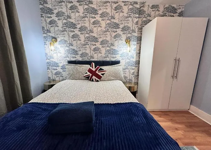Three Bedroom Apartment Near Thomas River
