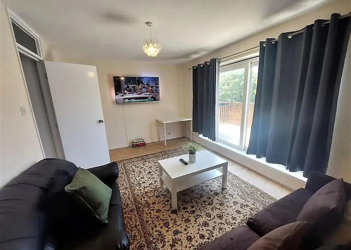 London Zone 2, Spacious 3 Bedroom House