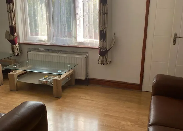 35 Holborn Road London E13 8Ph