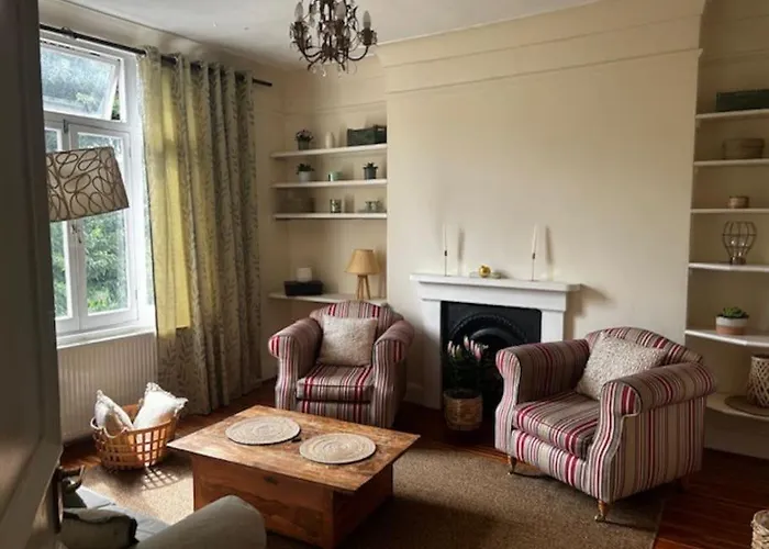 Cosy Maida Vale Nest