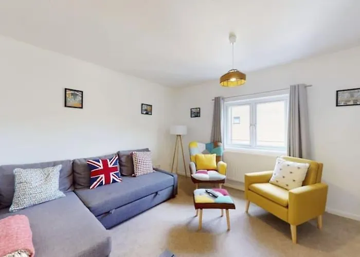 4 Bedroom Family Home On Piccadilly Line