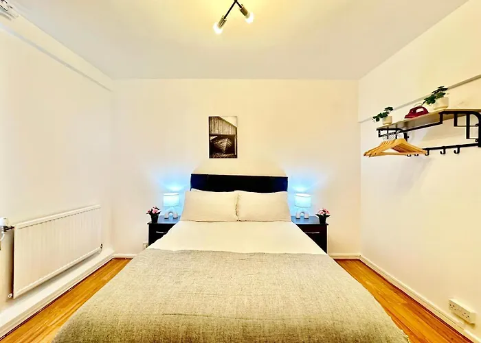 Two Bedroom Apartment Near Paddington Station