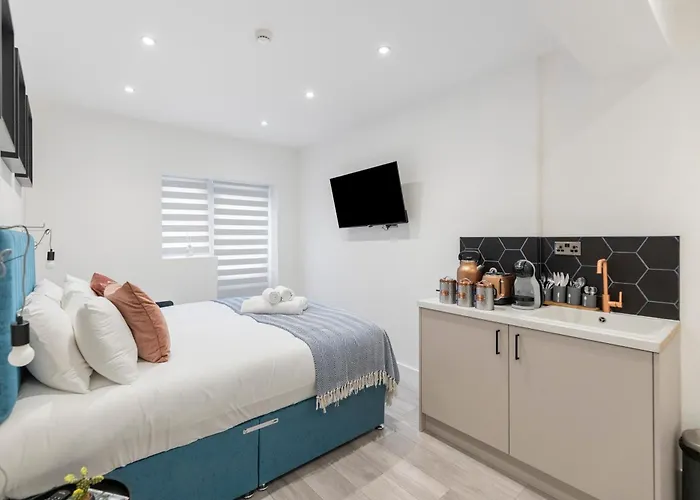 Minimalist Studio Bliss With Refreshing Ambiance