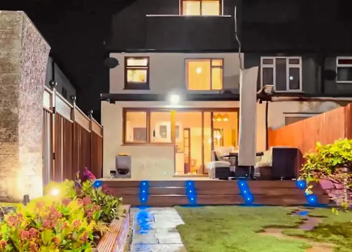 Casa Marina- 4 Bedroom House With Garden And Balcony