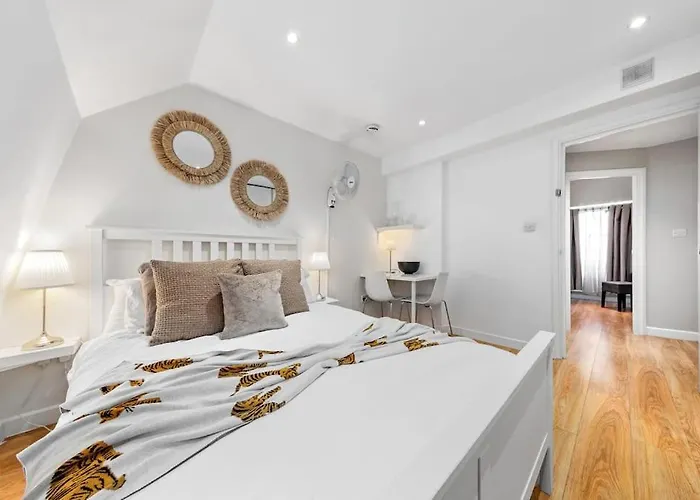 3 Bedroom Flat In Mayfair London Hy4