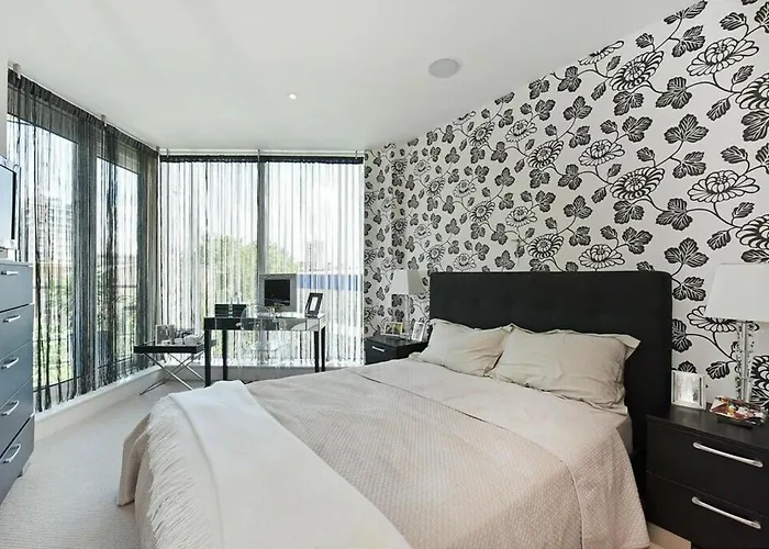 Luxury City Apartment In London Battersea Reach