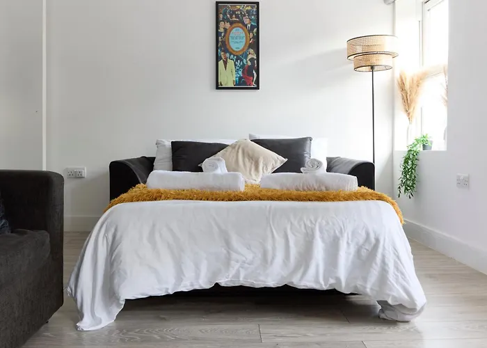 Urban Heaven - 6 Sleeper In The Heart Of Bricklane