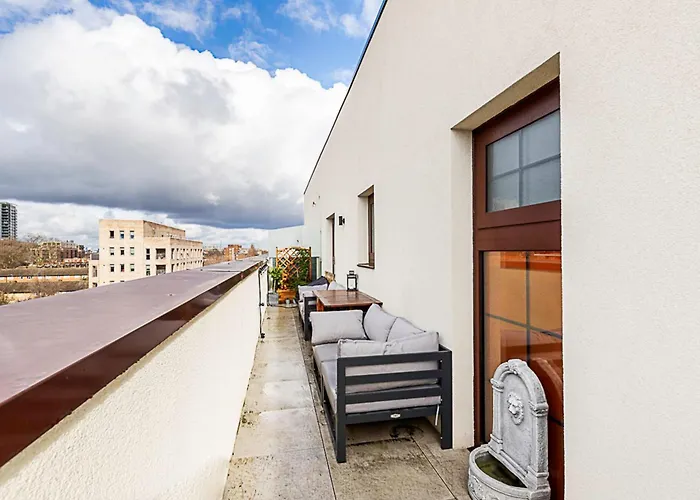 City View Spacious 2 Bedroom Penthouse