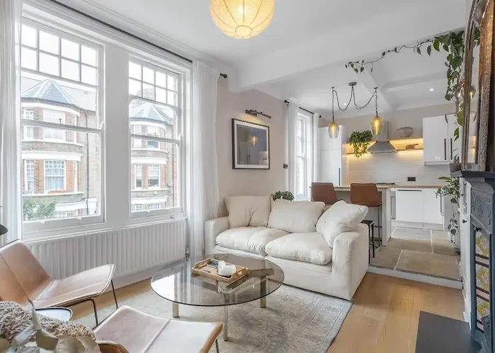 Upscale 2 Bedroom Clapham Common