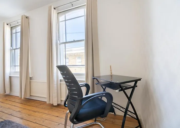 Bright Spacious Double Bedroom