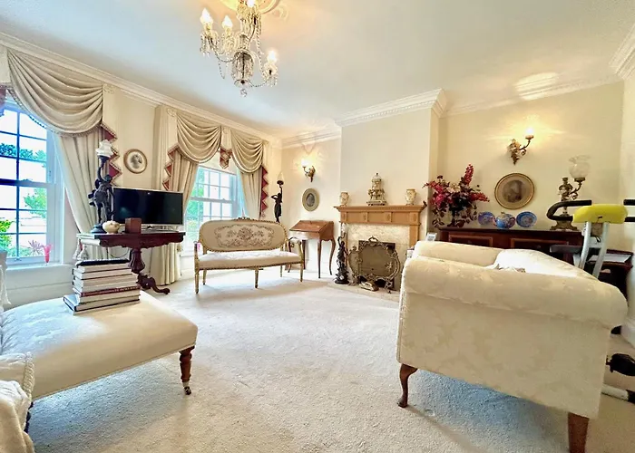 Beautiful Room In Gated Community