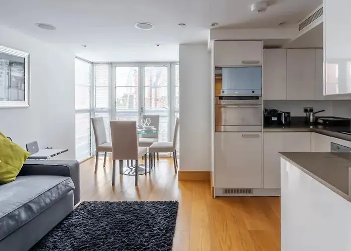 Modern 2Br And Elevator C-London