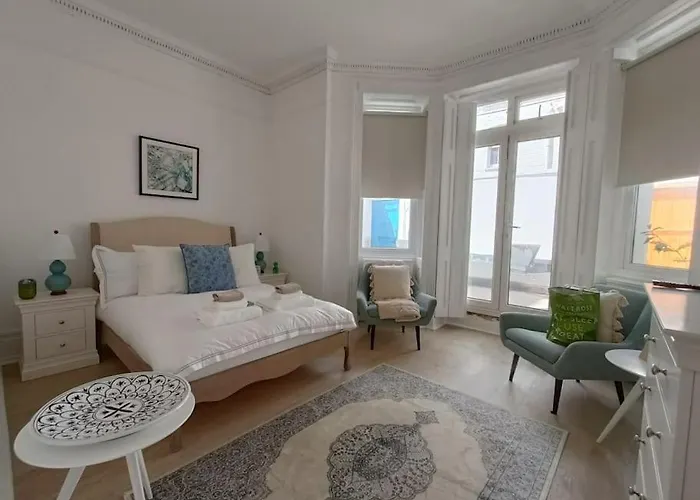 Charming And Cosy 1 Bed Apartment With Terrace In Prime South Kensington Location