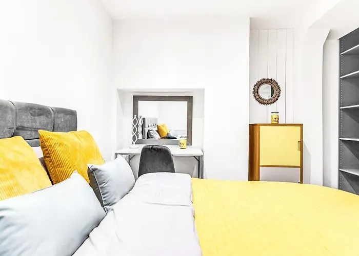 Luxaway Holland Park Studio With Ac - Sleeps 8