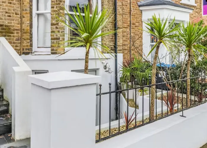 Stunning, Stylish Garden Flat In The Heart Of Wimbledon