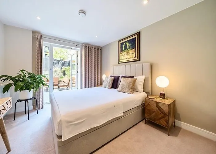 Modern Bedroom With Private Bathroom And Shared Kitchen & Lounge In Our Home