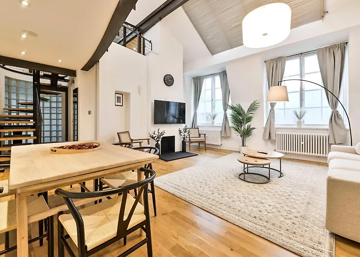 Light And Airy Central London Apartment