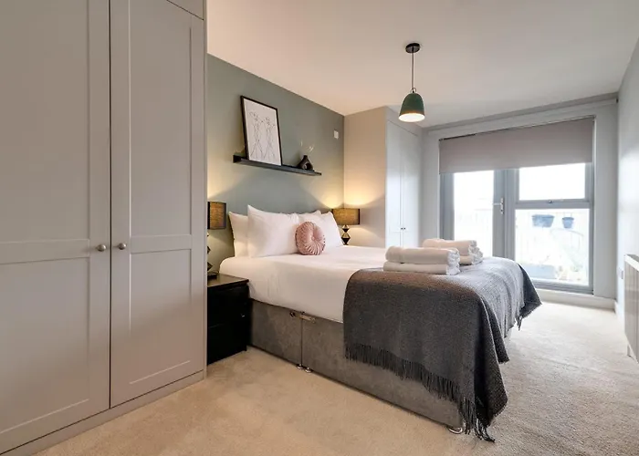 Spacious Modern Camberwell Apartment