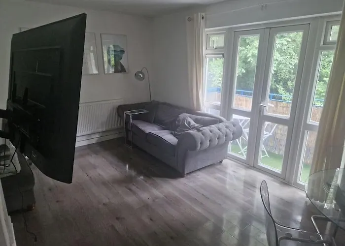 Modern Cozy One Bedroom Flat
