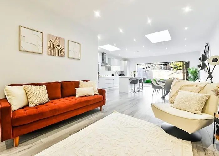 House With Garden Next Wembley Stadium Free Parking
