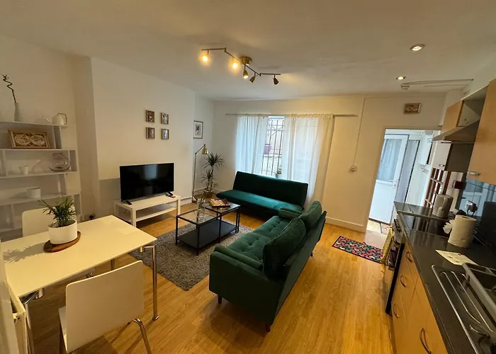Modern Apartment 5 Min To Stations