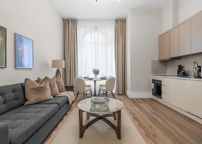 Chic 2-Bed Apartment In Prime Central London