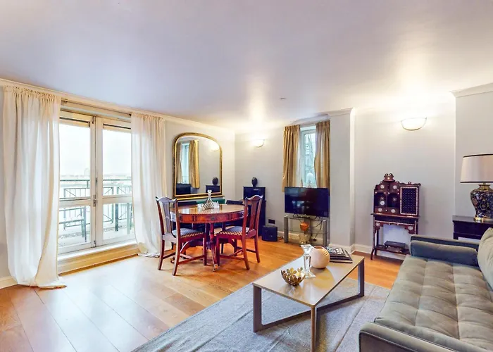 1Bed Flat With Parking And Balcony With View Of The Wharf