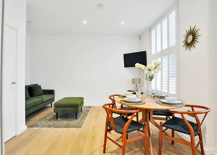 Kensington Apartment - 2 Bedrooms 2 Baths