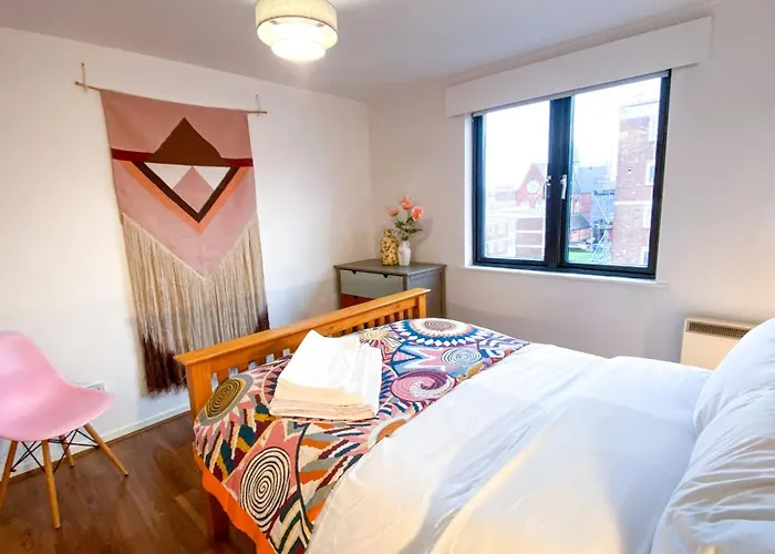 2 Bed Shoreditch Home With Parking