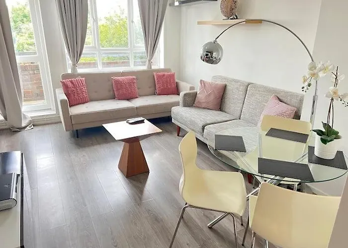 1 Bedroom Apt In Woolwich With Free Parking
