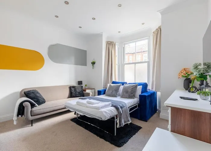 Spacious 1Bd Flat 10 Mins From Battersea Park!
