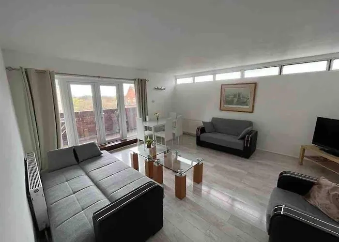 Queensway 2 Bedroom Flat