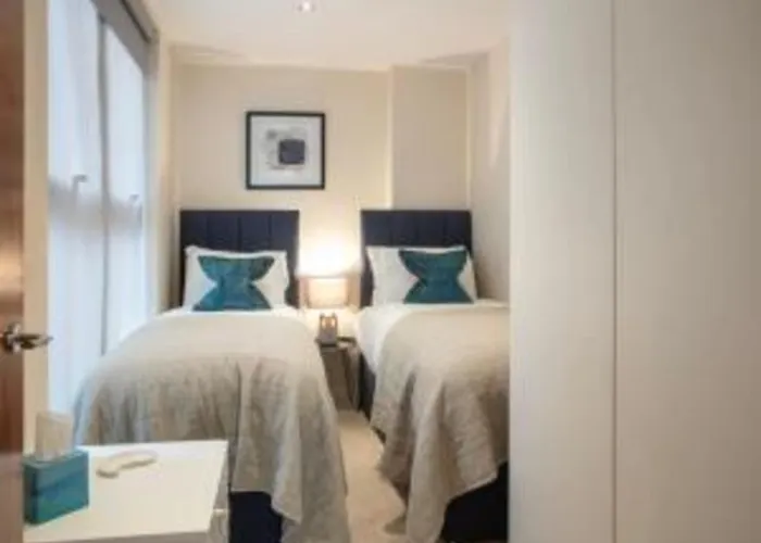 Westminster 2 Bed 2 Bath Apartment