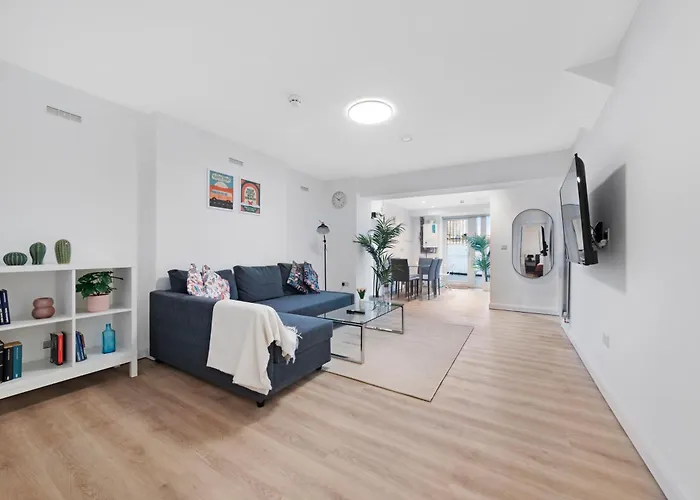 Flat In Dalston, London