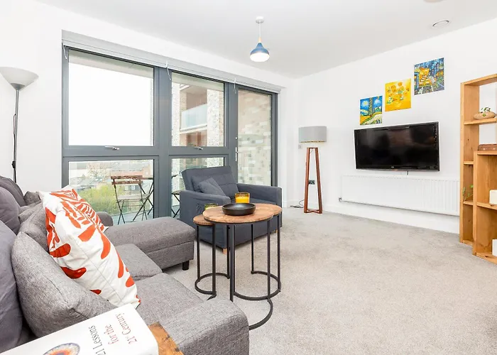 Modern 1Br With Balcony & City View, Wandsworth