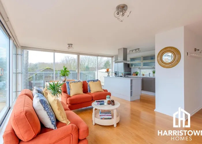 2 Bed Penthouse Apartment In Canada Water With Huge Balcony & Canary Wharf View