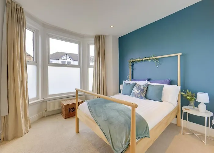 Stylish 2-Bed Near Station-Wifi