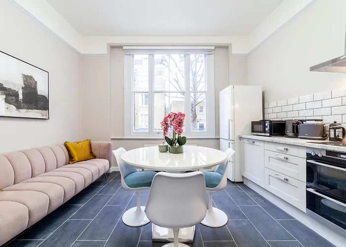 Vibrant 2 Bedroom Flat In Victorian House, Earl\'S Court