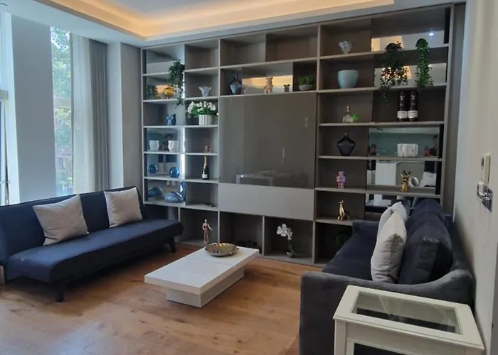 Modern Luxury Entire Covent Garden Apartment Sleeps 5 600Sqft
