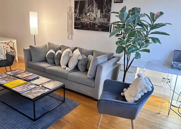 Hyde Park,3 Min Walk,Family Home! 2 Bedrooms & 2 Bathrooms Apartment! Fantastic Location
