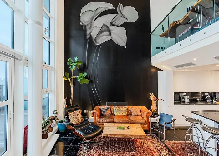 London Canary Wharf Riverside Penthouse Apartment