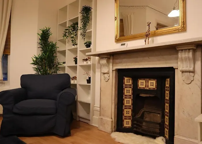 Stylish One Bed Flat In Brook Green