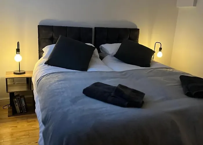 Cozy 1 Bedroom Basement Flat