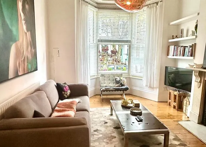 Central Victorian Garden Flat