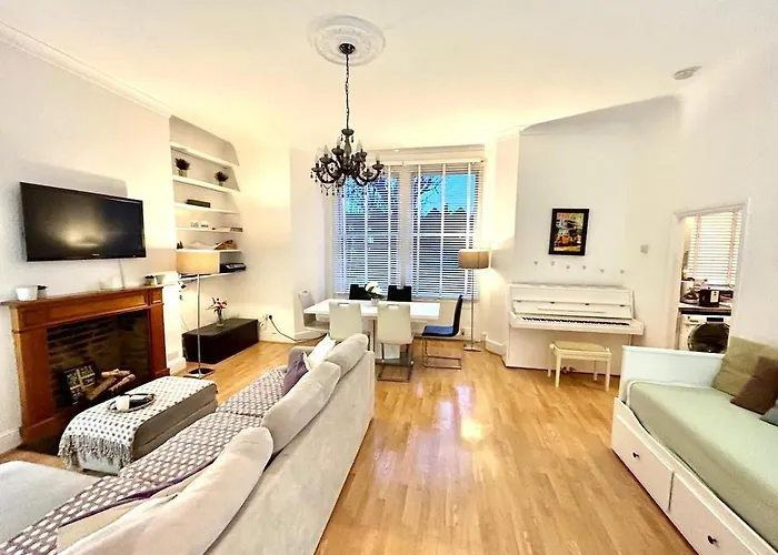 Beautiful 2 Bed In Queens Park, London